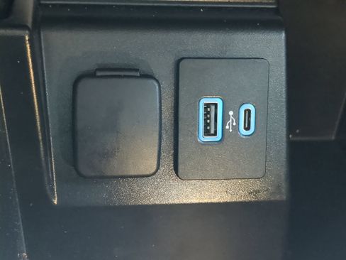 Certified 2021 Ford Explorer XLT RWD image 61