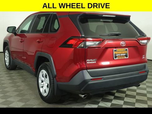 Used 2023 Toyota RAV4 LE AWD/4WD image 4