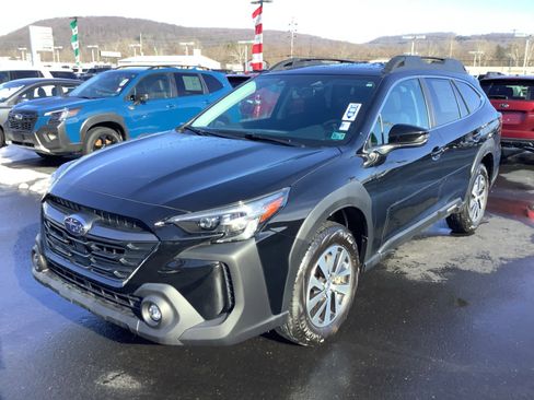 Used 2025 Subaru Outback Premium image 4