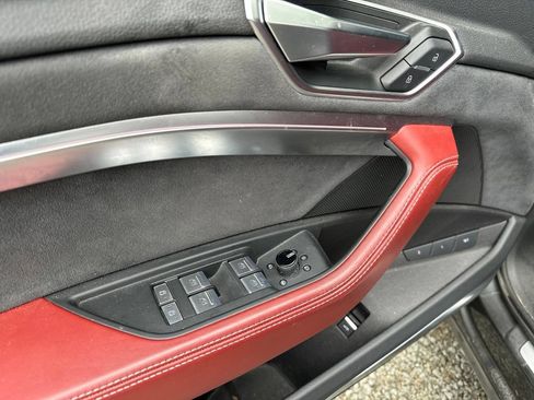 Used 2022 Audi e-tron S Prestige AWD/4WD image 16