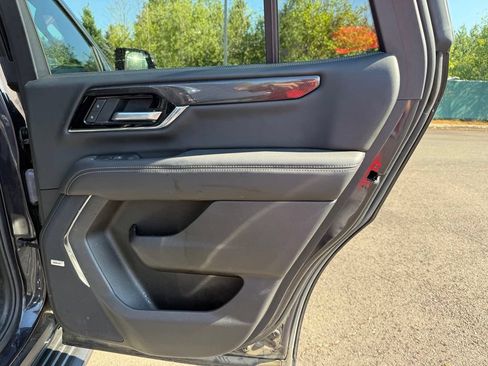 Used 2025 GMC Yukon Elevation AWD/4WD image 26