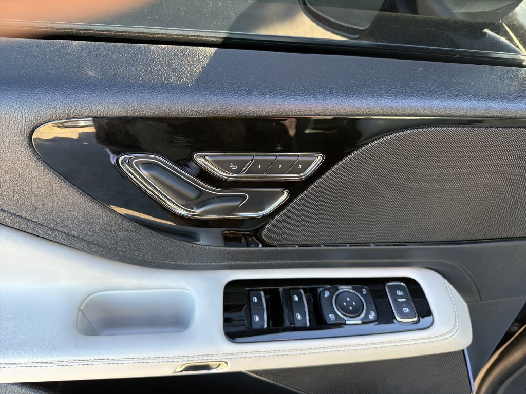 Used 2025 Lincoln Aviator 2WD image 13