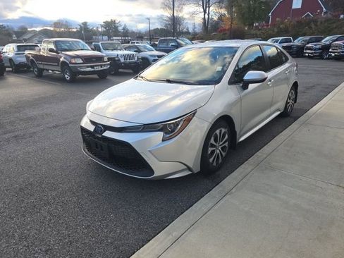 Used 2022 Toyota Corolla LE image 3