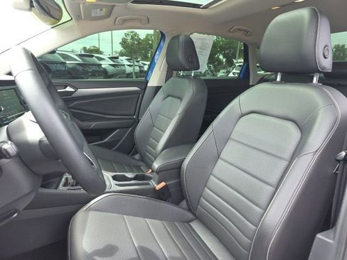 Used 2023 Volkswagen Jetta SE image 6