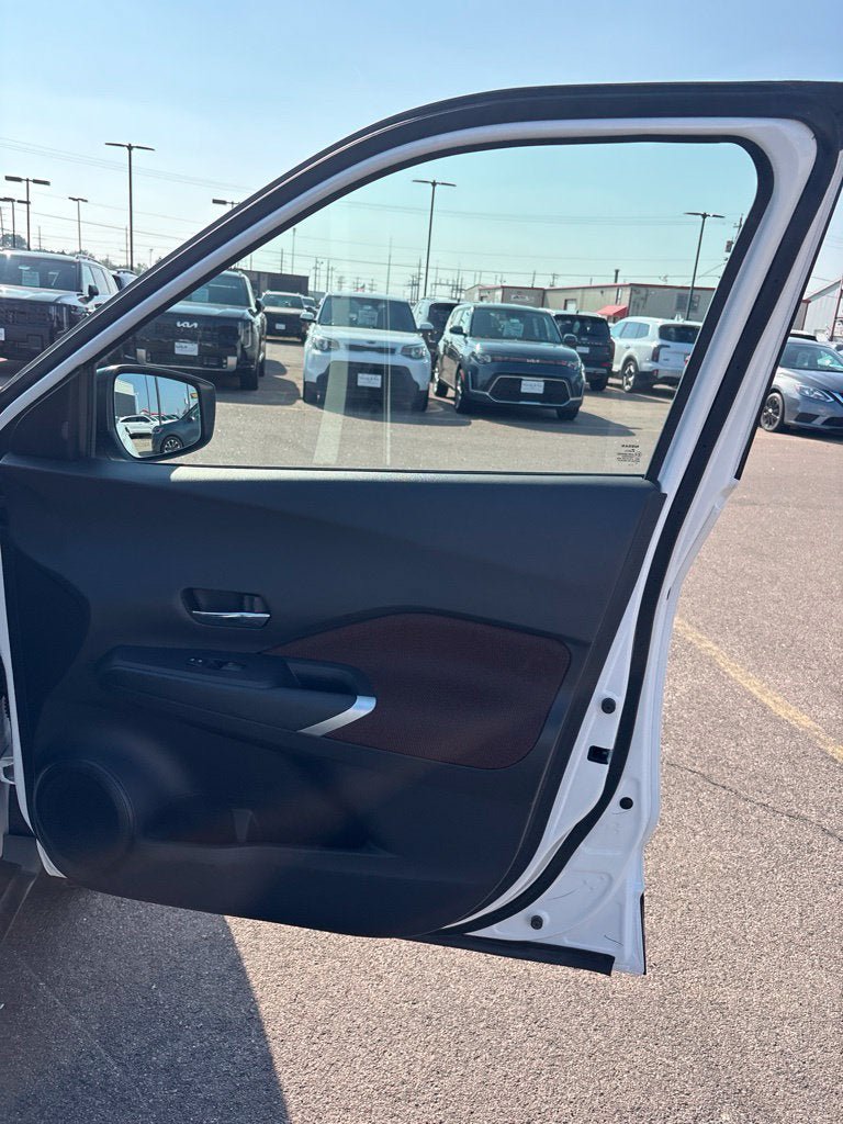 Used 2023 Nissan Kicks SR FWD image 26