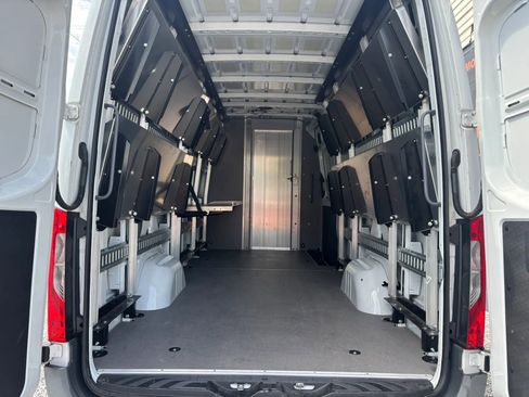 Used 2020 Mercedes-Benz Sprinter 2500 image 24
