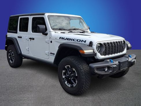 Used 2025 Jeep Wrangler Unlimited Rubicon 4xe w/ Safety Group AWD/4WD image 3