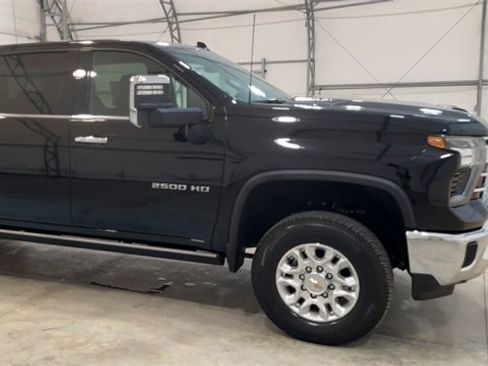 Used 2025 Chevrolet Silverado 2500 LTZ w/ LTZ Convenience Package image 3