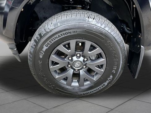Certified 2022 Toyota Tacoma SR5 AWD/4WD image 11