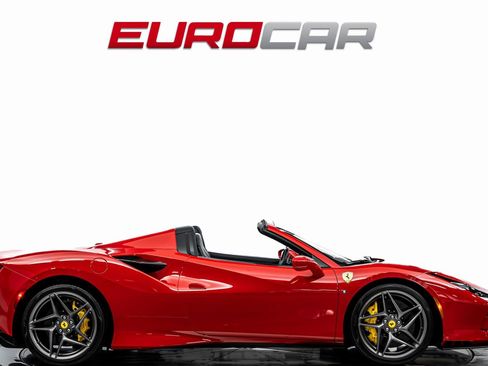 Used 2022 Ferrari F8 Tributo image 7