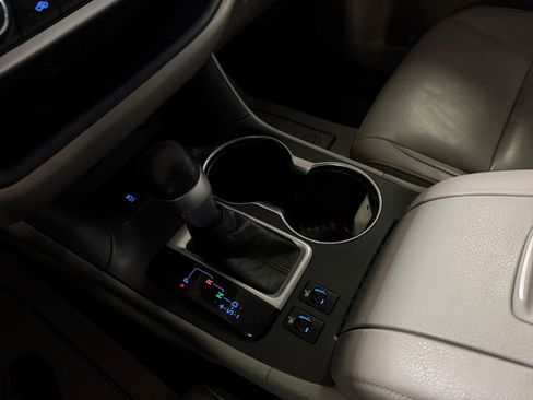 Used 2015 Toyota Highlander XLE AWD/4WD image 32