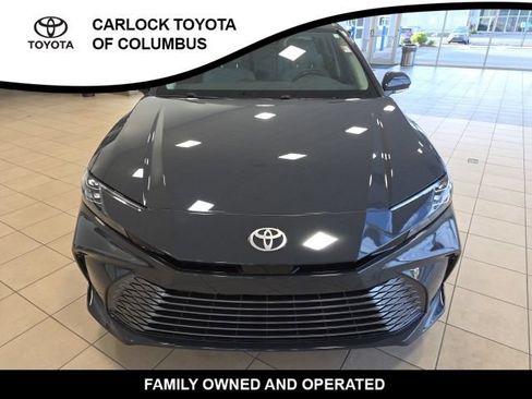 Used 2025 Toyota Camry XLE FWD image 5