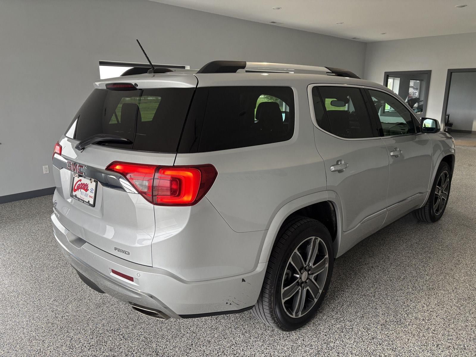 Used 2017 GMC Acadia Denali w/ Technology Package AWD/4WD image 4