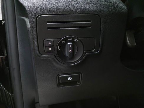Used 2018 Mercedes-Benz Metris Passenger image 30