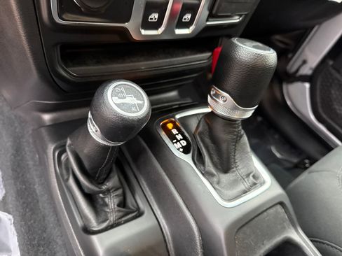 Used 2022 Jeep Wrangler Sport S image 24