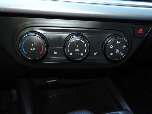 Used 2025 Chevrolet Trax RS w/ Driver Confidence Package FWD image 25