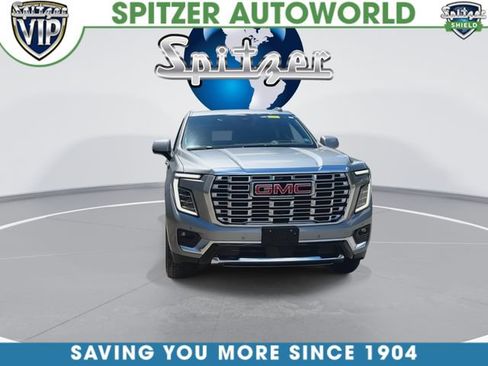 Used 2025 GMC Yukon XL Denali AWD/4WD image 3