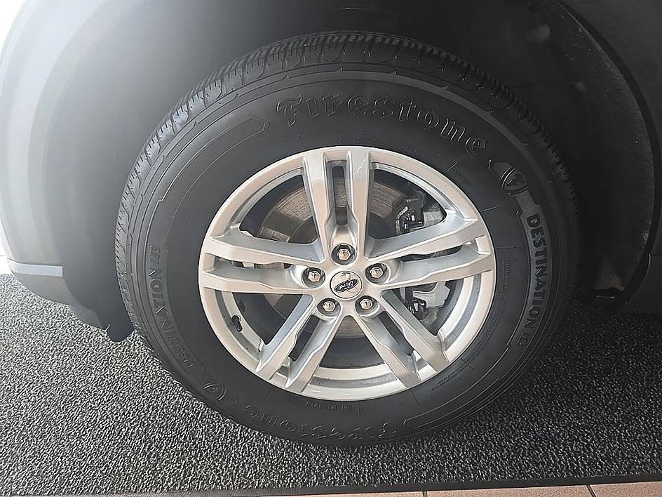 Used 2021 Ford Explorer XLT w/ Equipment Group 202A AWD/4WD image 41