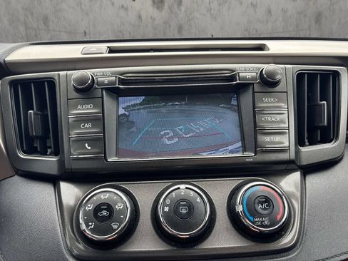 Used 2015 Toyota RAV4 LE AWD/4WD image 28