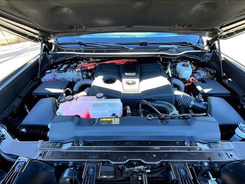 Used 2024 Toyota Sequoia Limited image 10