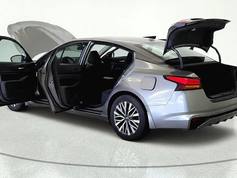 Used 2024 Nissan Altima 2.5 SV FWD image 10