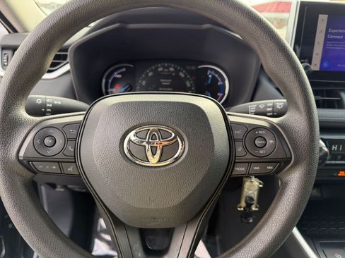 Used 2025 Toyota RAV4 LE image 27