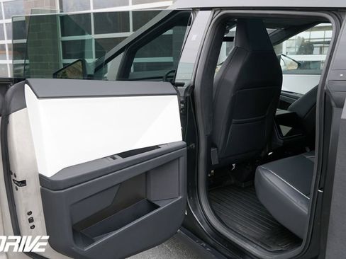 Used 2024 Tesla Cybertruck AWD Crew Cab image 29