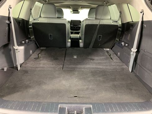 Used 2023 Toyota Highlander XLE AWD/4WD image 13