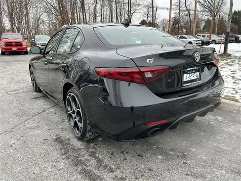 Used 2023 Alfa Romeo Giulia Veloce image 6