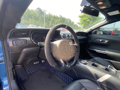 Used 2021 Ford Mustang Shelby GT500 w/ Technology Package RWD image 9