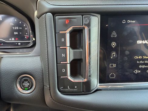 Used 2023 GMC Yukon Denali AWD/4WD image 24