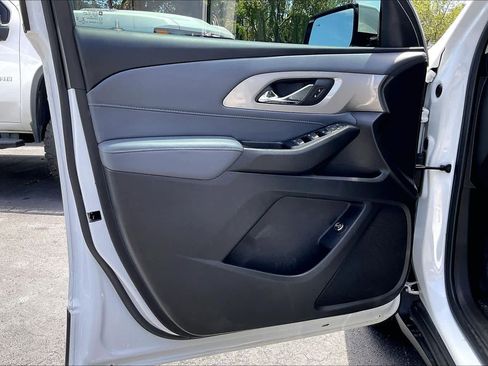 Used 2020 Chevrolet Traverse LT image 22