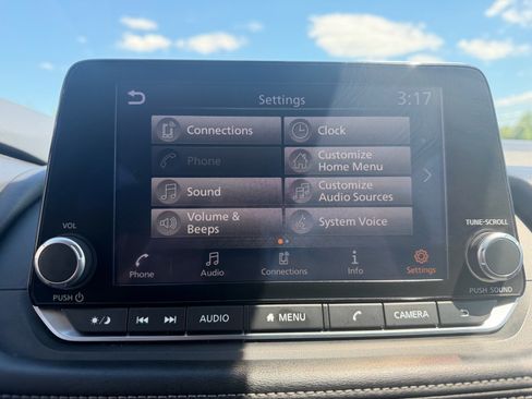 Used 2024 Nissan Rogue S AWD/4WD image 39