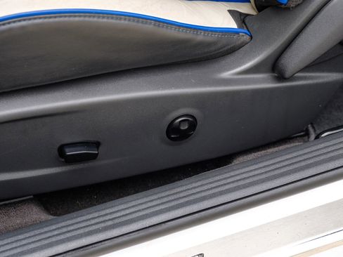 Used 2011 Dodge Challenger SRT8 image 39