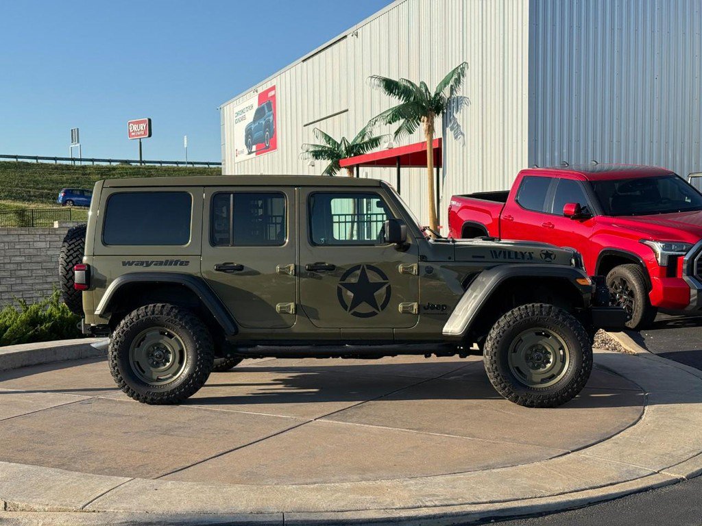 Used 2025 Jeep Wrangler Unlimited Sport AWD/4WD image 2