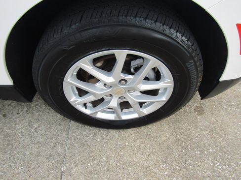 Used 2024 Chevrolet Equinox LT image 12