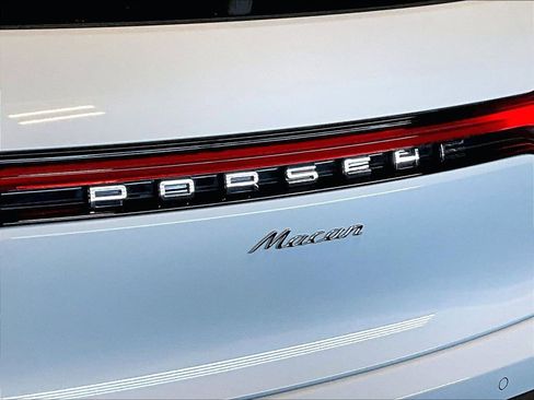 Used 2025 Porsche Macan image 13
