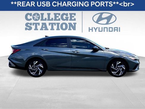 Used 2025 Hyundai Elantra Sport image 11