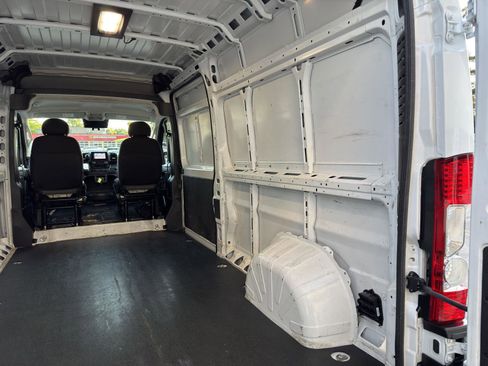Used 2025 RAM ProMaster 2500 w/ Convenience Group FWD image 11