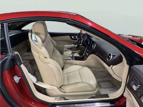 Used 2018 Mercedes-Benz SL 550 image 30