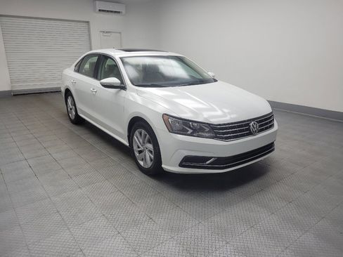 Used 2018 Volkswagen Passat 2.0T SE FWD image 11