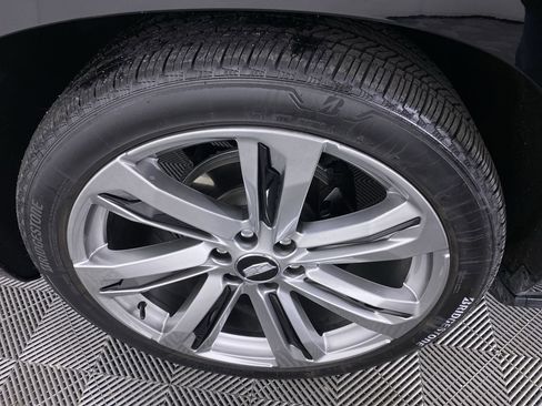 Certified 2025 Cadillac Escalade ESV Sport Platinum image 16