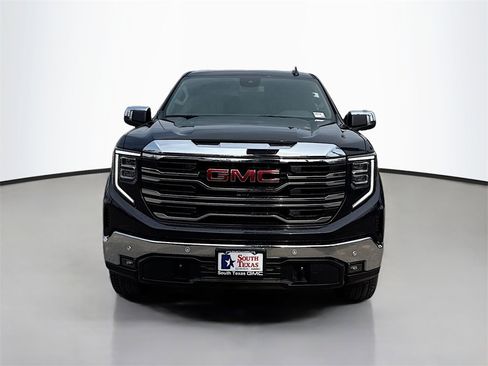 Used 2025 GMC Sierra 1500 SLT image 2