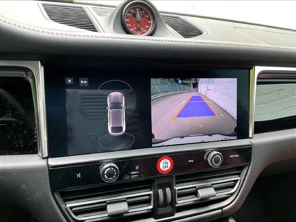 Certified 2023 Porsche Macan S AWD/4WD image 26
