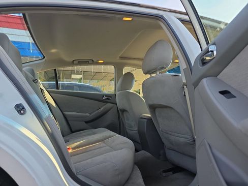 Used 2010 Nissan Altima 2.5 S w/ Convenience Plus Pkg image 11