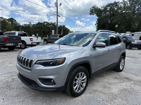 Used 2019 Jeep Cherokee Latitude w/ Cold Weather Group AWD/4WD image 1