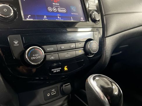 Used 2020 Nissan Rogue SV image 16