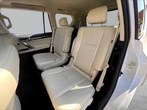 Used 2023 Lexus GX 460 Luxury w/ Sport Design Package AWD/4WD image 22
