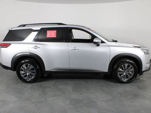 Certified 2024 Nissan Pathfinder SV FWD image 15