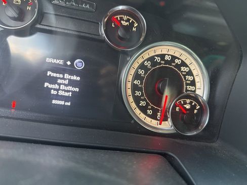 Used 2017 RAM 1500 Laramie w/ Convenience Group AWD/4WD image 2